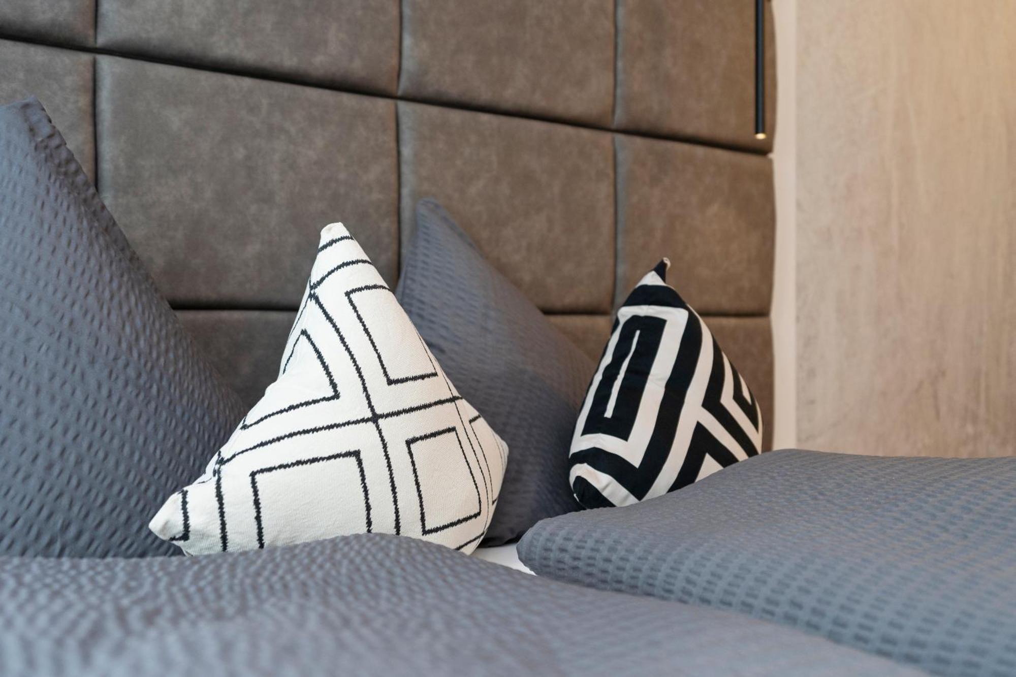 Anytime - Rohrbach Apartments Friedrichshafen Ruang foto